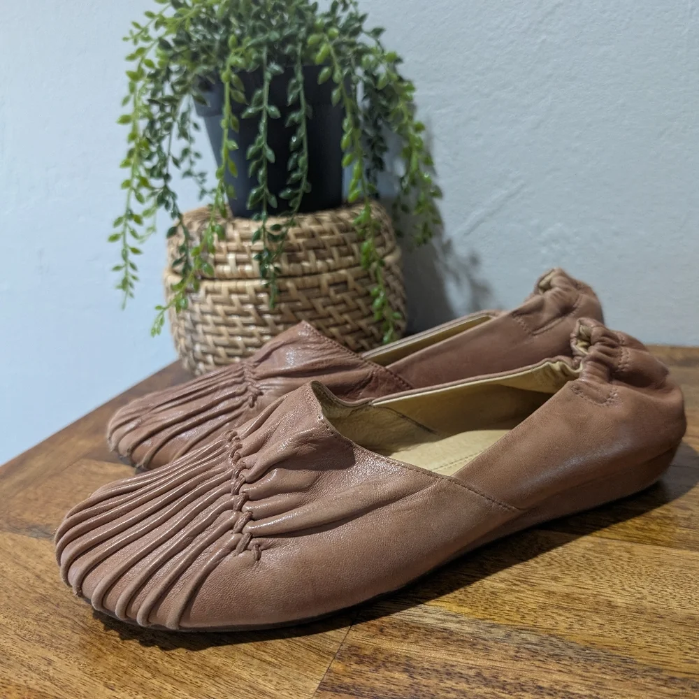 Chocolat‎ Blu Brown Pintuck Soft Leather Slip On Shoes Size Women's 9